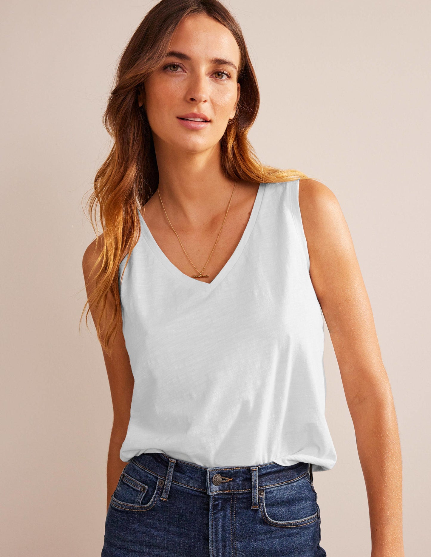 Regular V-neck Slub Vest-White