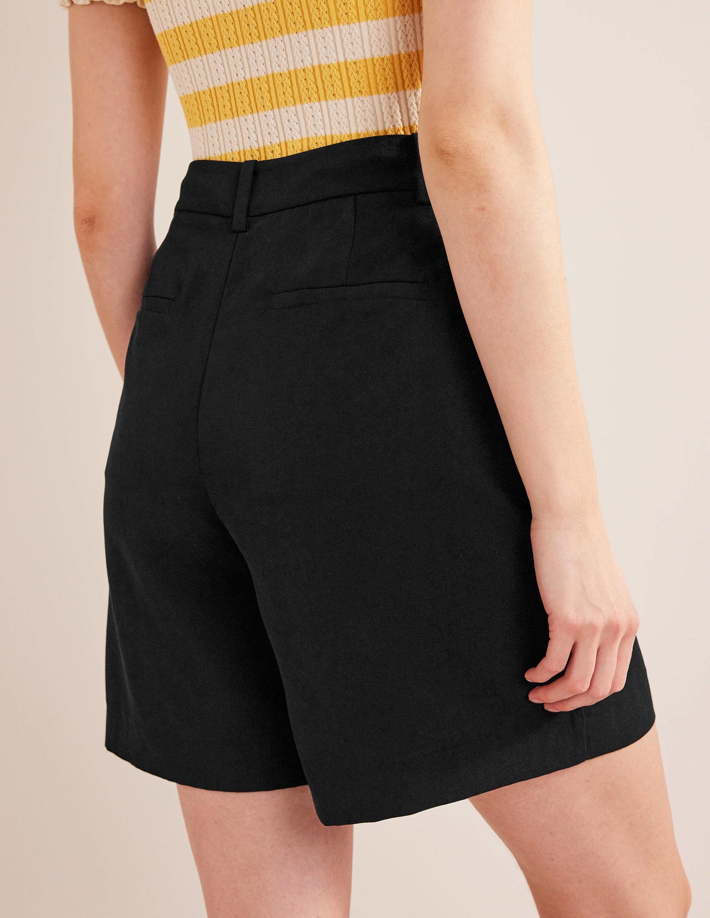 Tencel Relaxed Shorts-Black