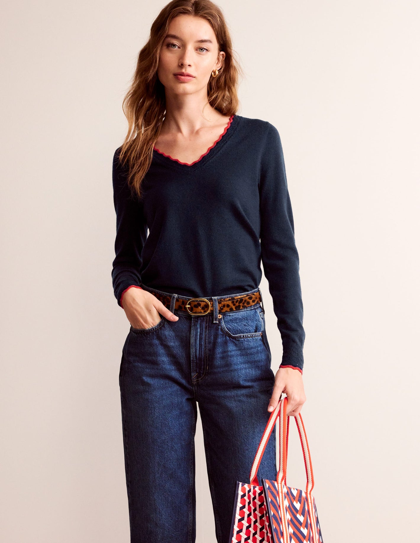 Merino Scallop V-Neck Sweater-Navy