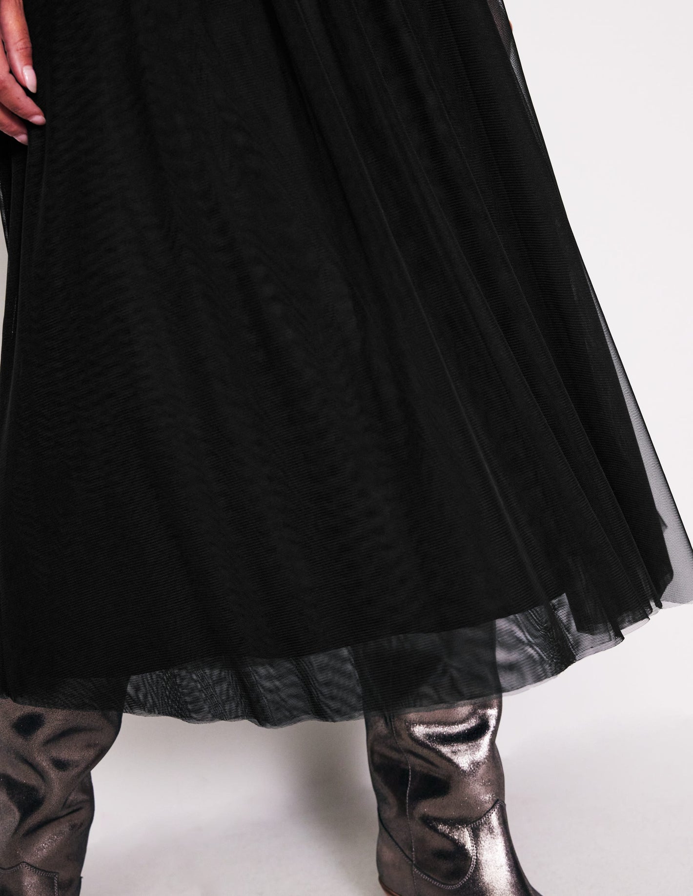 Isabella Tulle Midi Skirt-Black