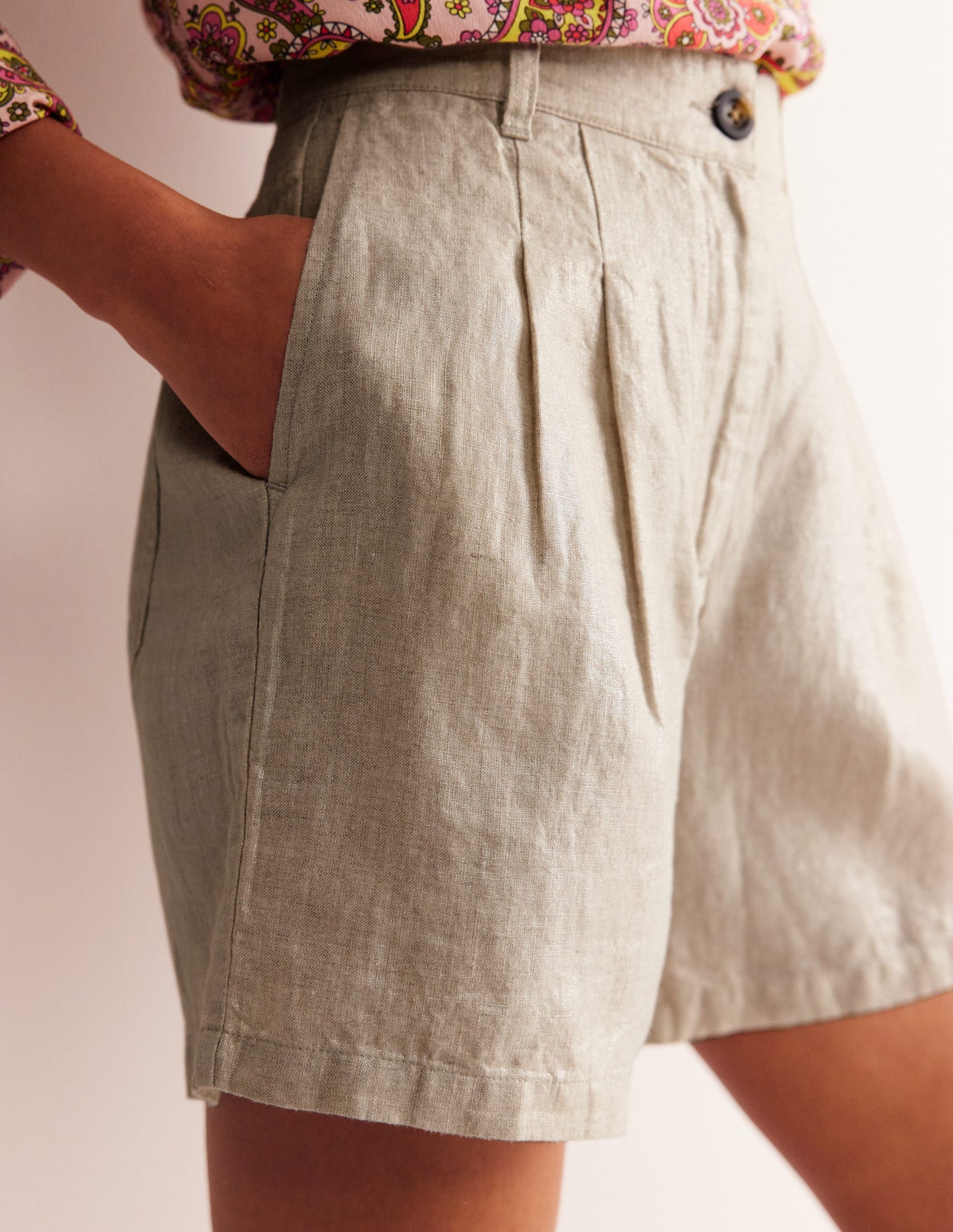 Pleated Linen Shorts-Neutral Metallic